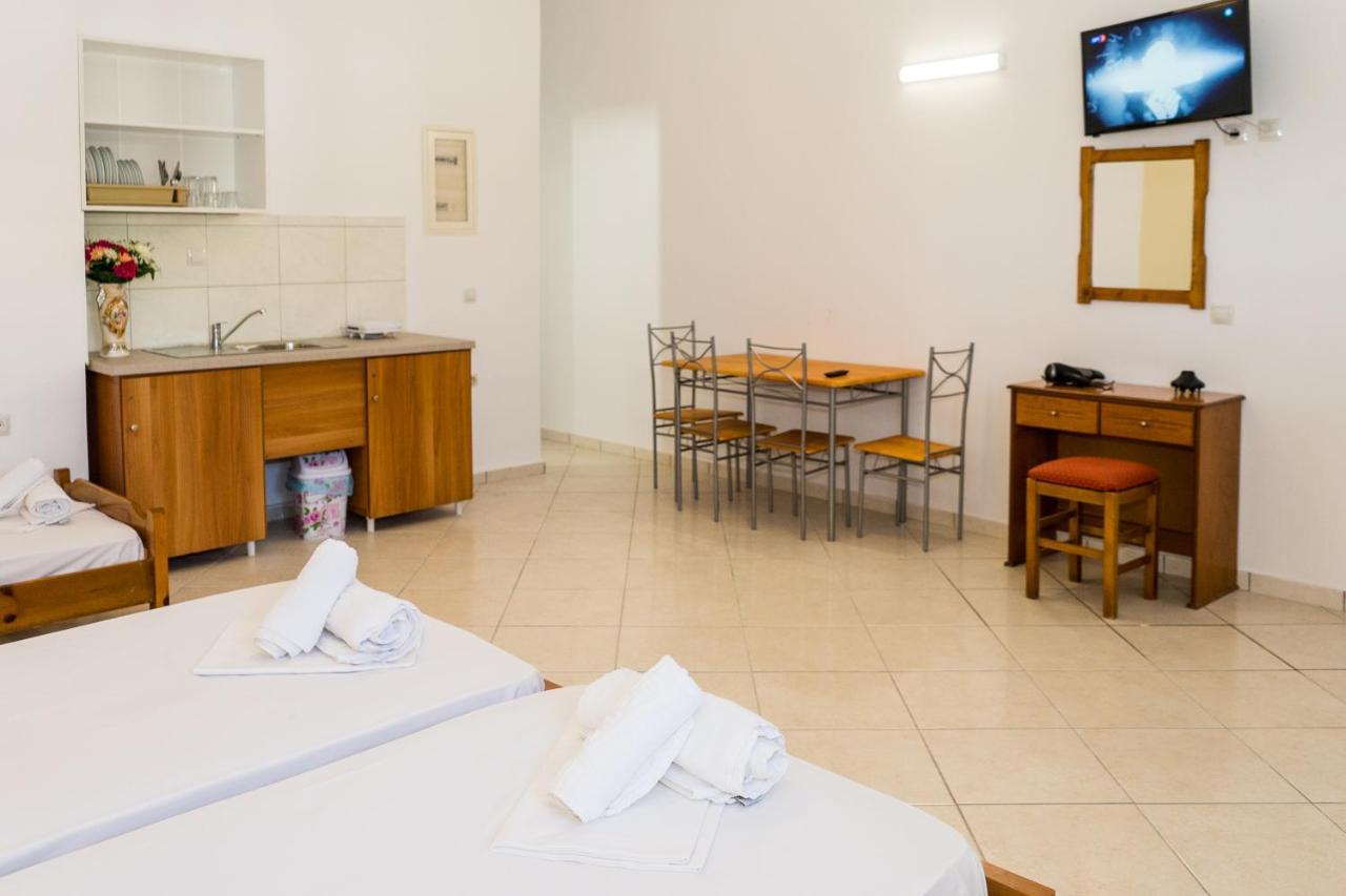 Laganas Strip Mall Apartments المظهر الخارجي الصورة