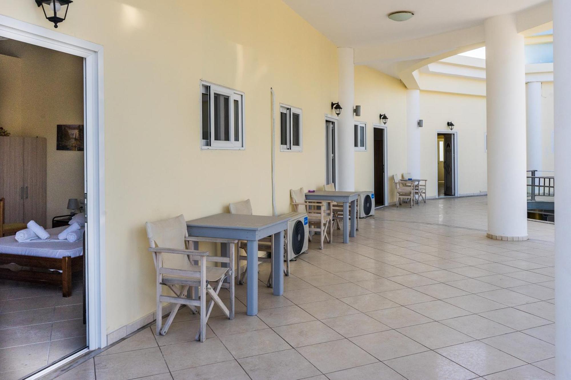 Laganas Strip Mall Apartments المظهر الخارجي الصورة