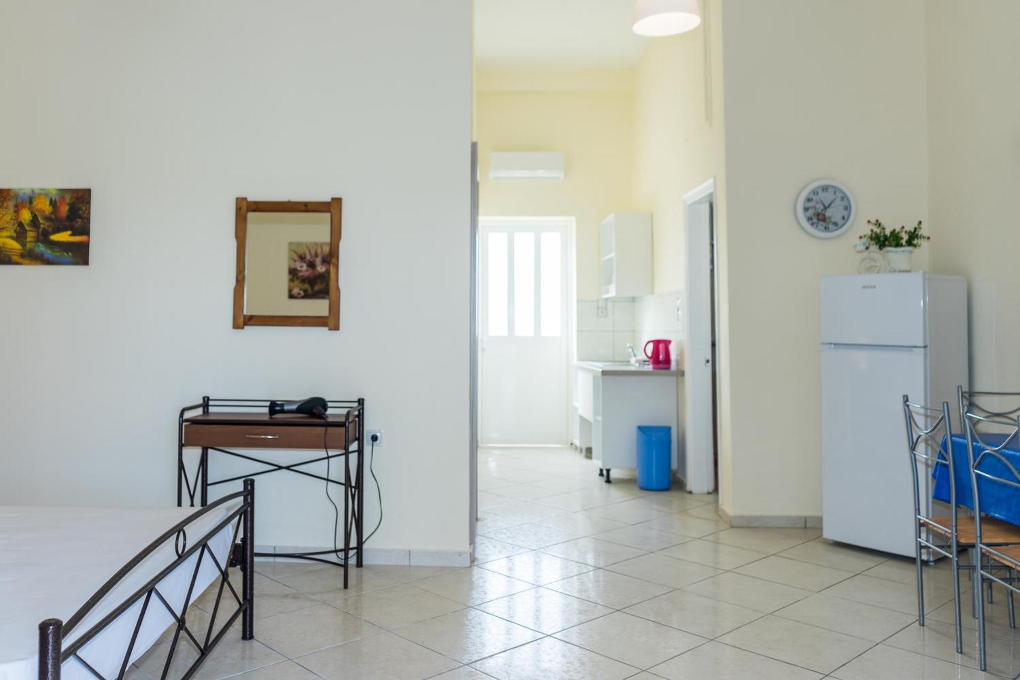 Laganas Strip Mall Apartments المظهر الخارجي الصورة