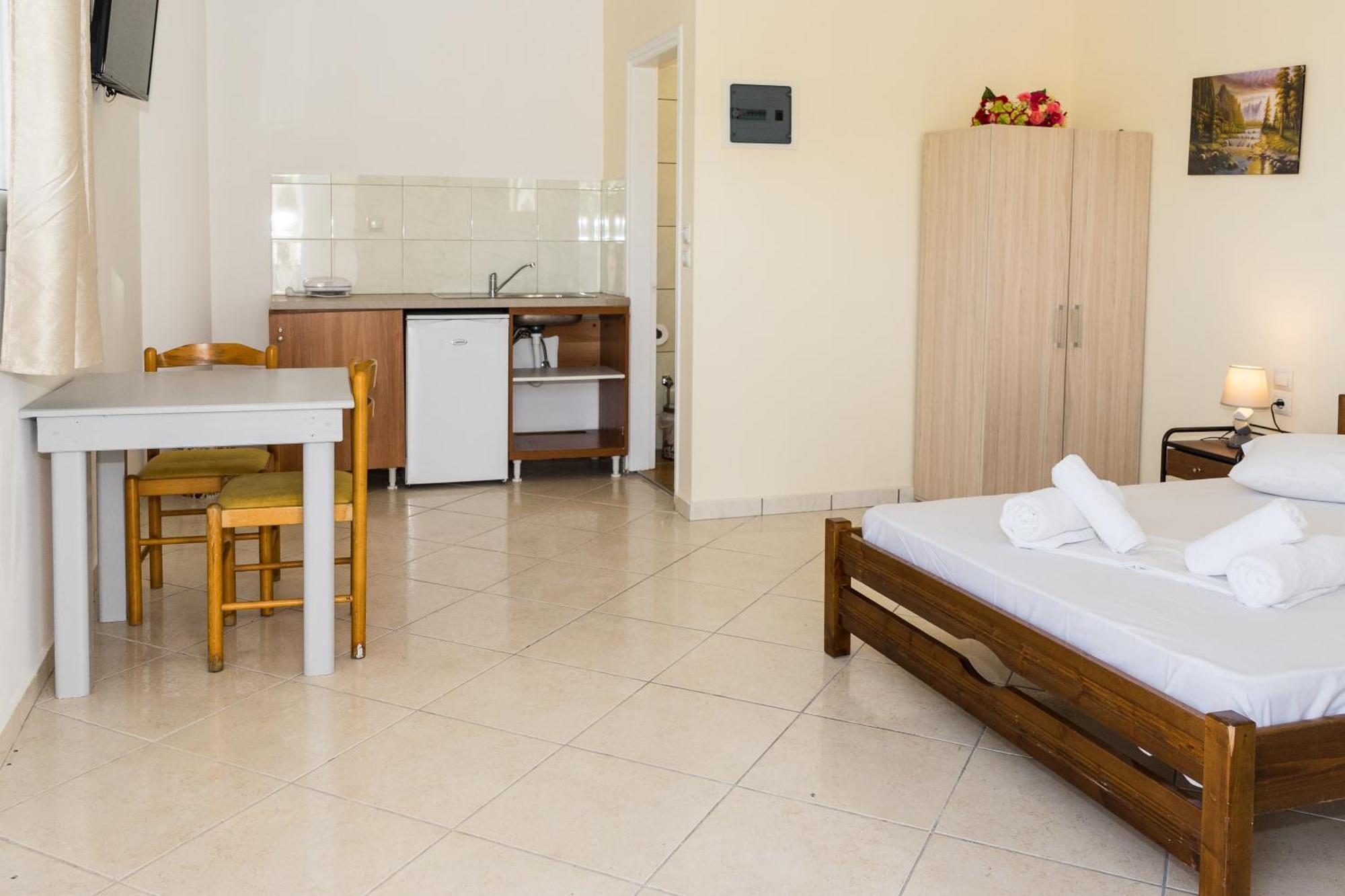 Laganas Strip Mall Apartments المظهر الخارجي الصورة