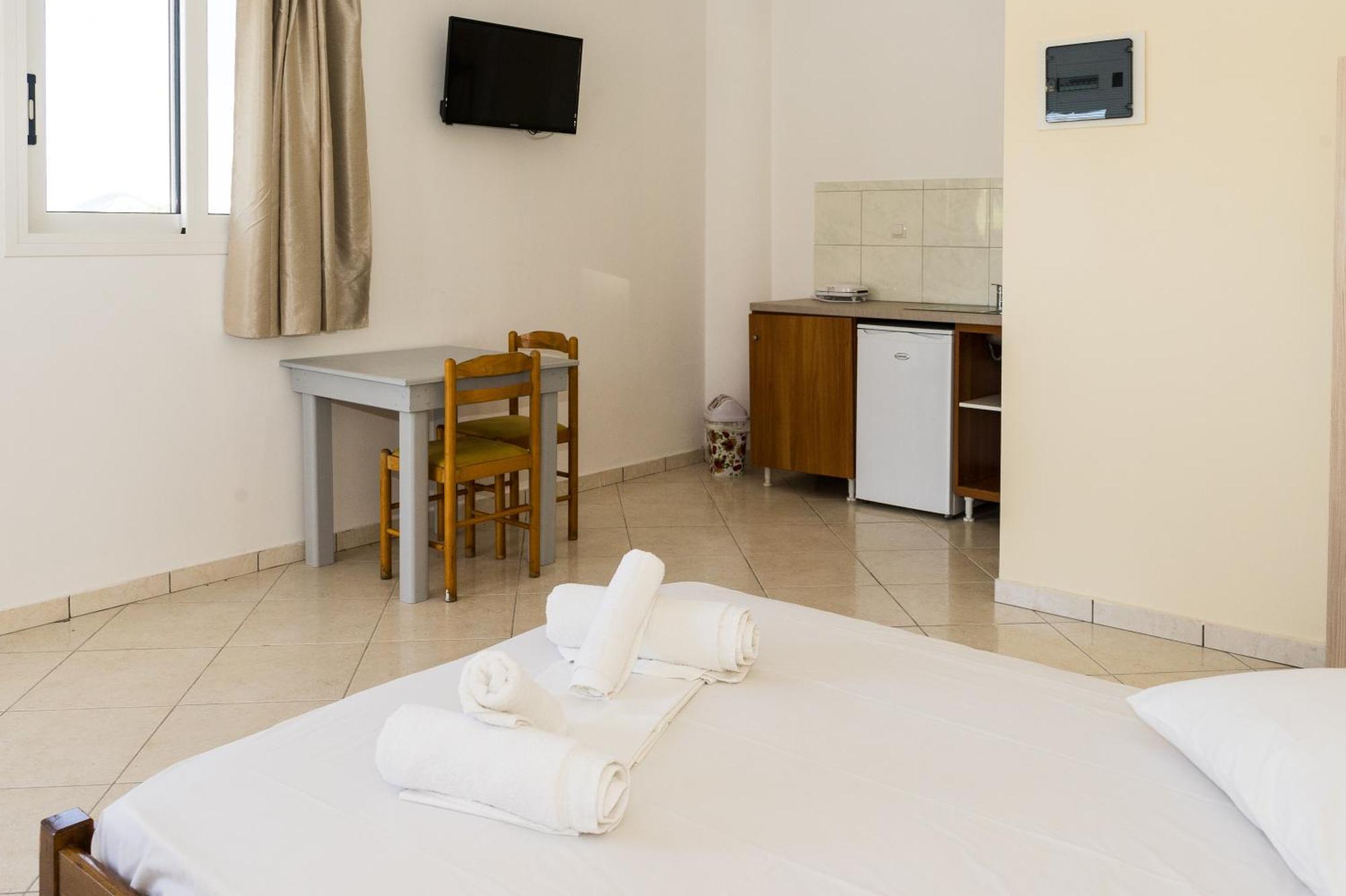 Laganas Strip Mall Apartments المظهر الخارجي الصورة