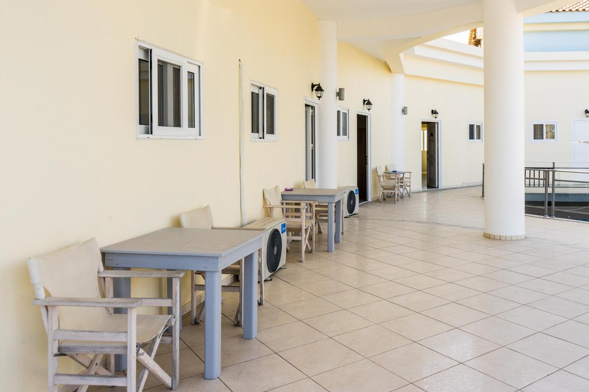 Laganas Strip Mall Apartments المظهر الخارجي الصورة